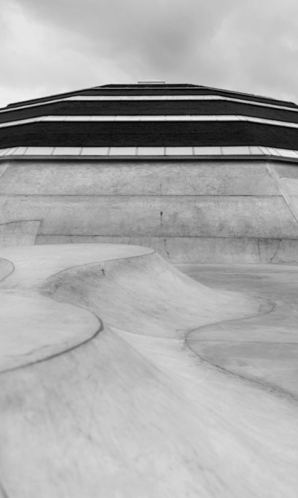 Tony Trujillo axle stalls the StreetDome gutter at Opening event in 2014 - Photo Rune Bernth